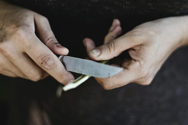 Tiktokutmaning ber unga hämta kniv till skolan i dag