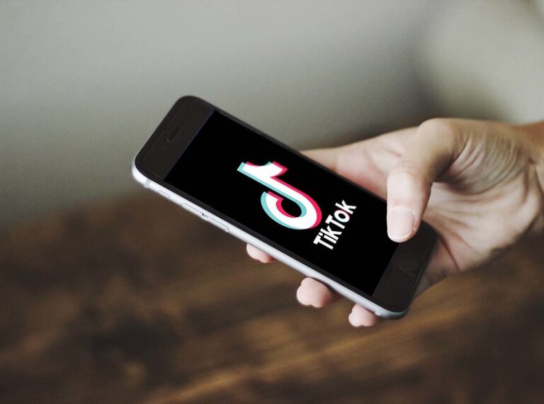 ”En fara för barn och unga” – riksdagsledamöter startar initiativ för att förbjuda Tiktok i Finland